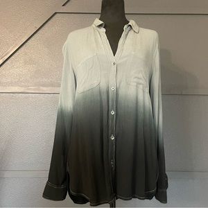 Women’s M Rock & Republic ombré style blouse with roll up sleeves w button latch